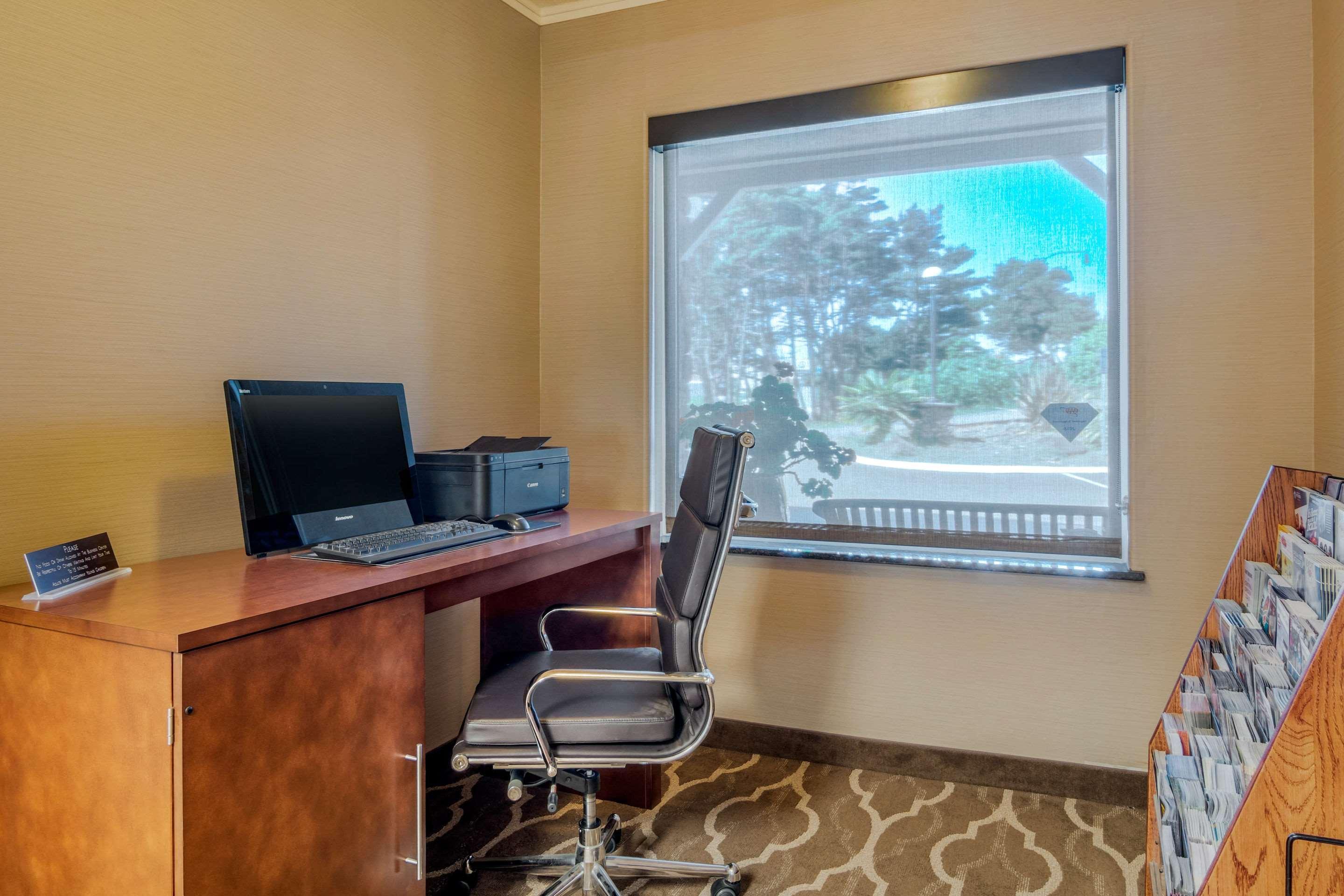 Comfort Inn & Suites Lincoln City Exteriör bild